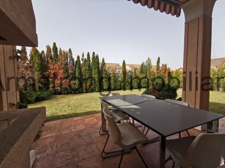 Vilă Spațioasă în Ansamblul Rezidențial din Zona de Nord Pipera